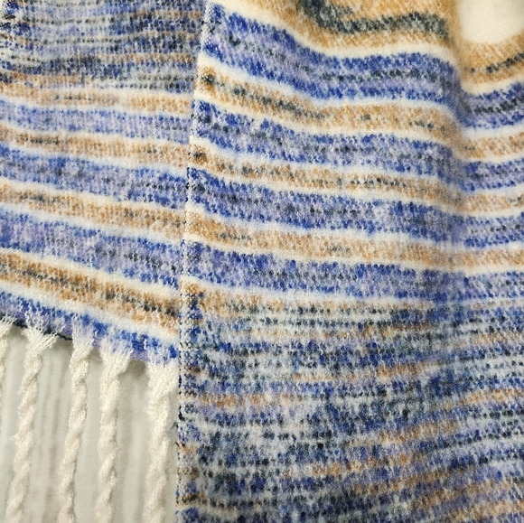 ICHI La Cornelia Soft Fuzzy Fringe Chunky Scarf - Picture 5 of 5